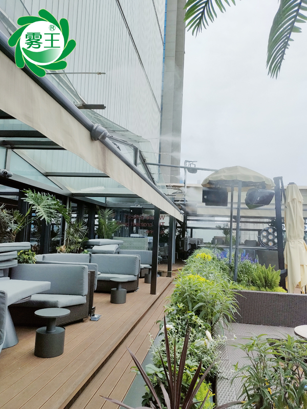 酒吧走廊安装雾王喷雾降温系统防暑降温,清凉度夏 酒吧走廊安装雾王喷雾降温系统防暑降温,清凉度夏